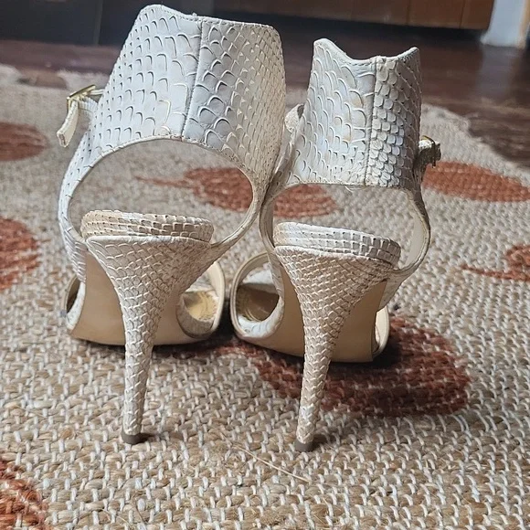 Like New Cream Stiletto Heels - Picture 3 of 6